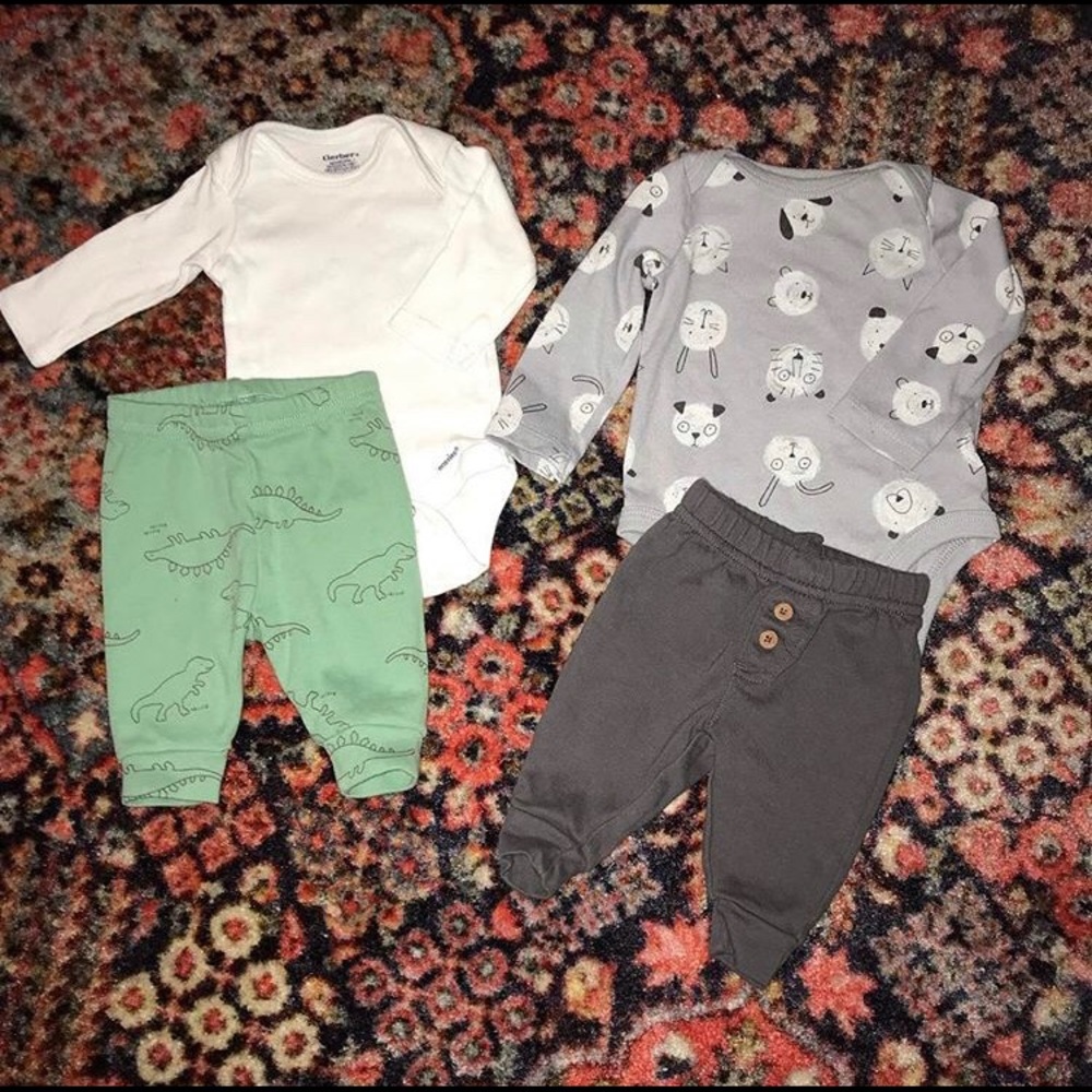 Lot of 2 newborn outfit sets